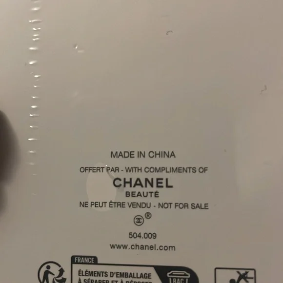 CHANEL Black and Gold Accessory Set - Picture 13 of 16